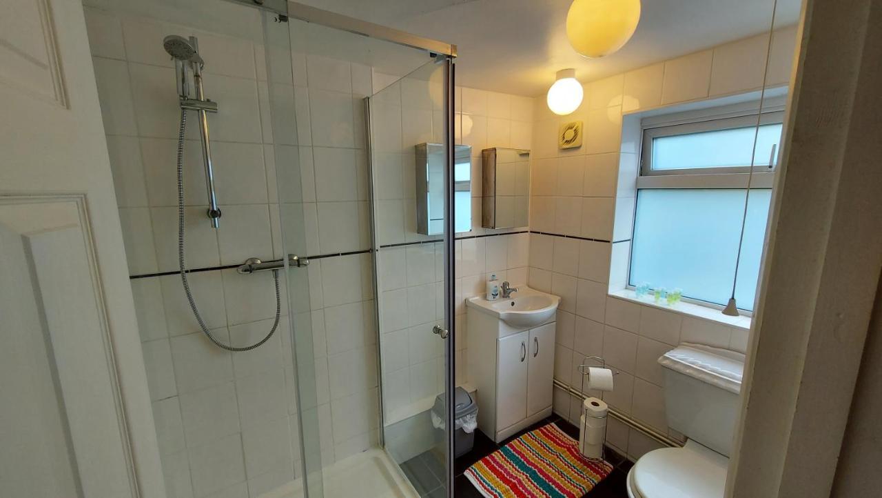 Gillings Villa -Perfect For Long & Short Stays Gillingham  Kültér fotó