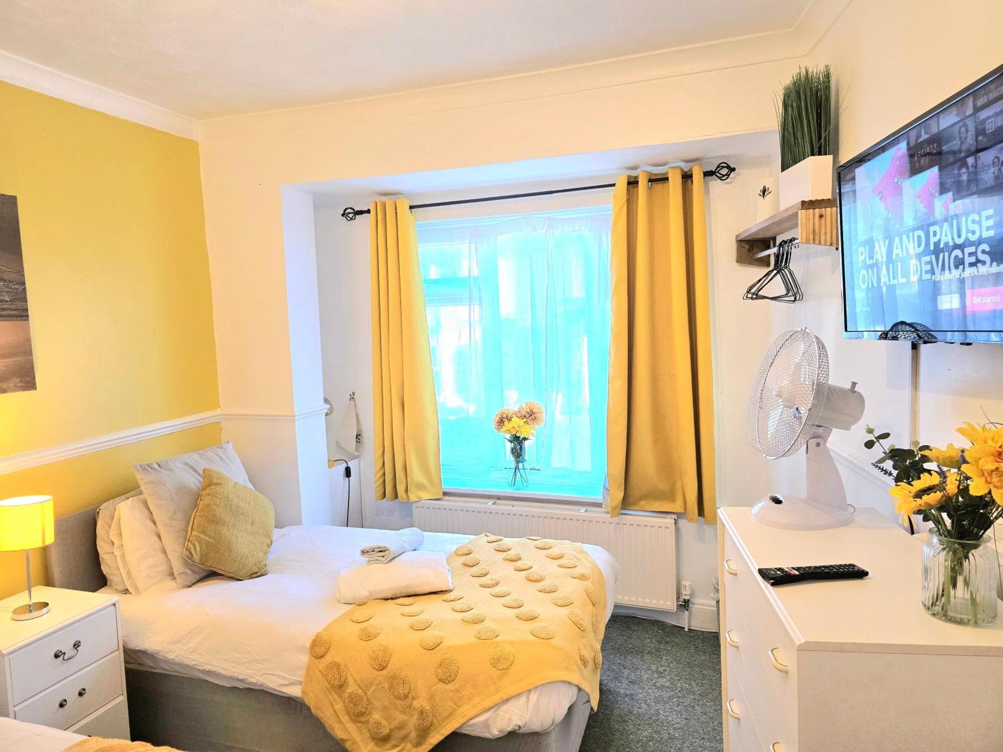 Gillings Villa -Perfect For Long & Short Stays Gillingham  Kültér fotó