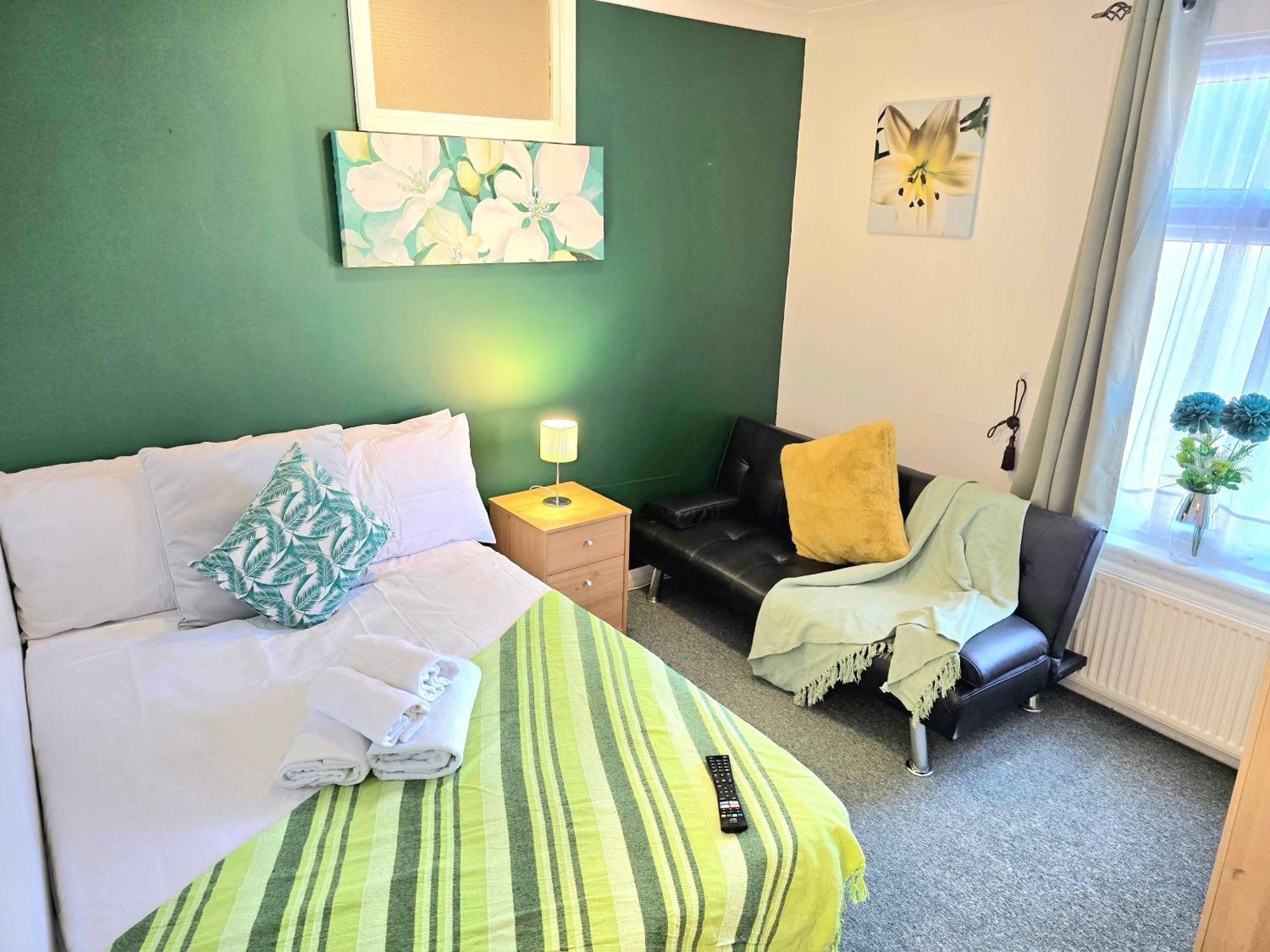 Gillings Villa -Perfect For Long & Short Stays Gillingham  Kültér fotó